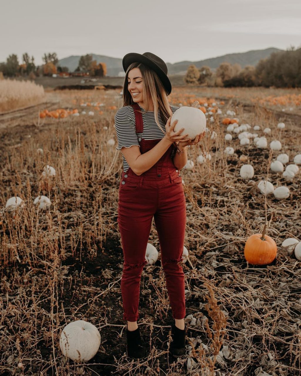 25 Fall Photoshoot Ideas You'll Want To Try