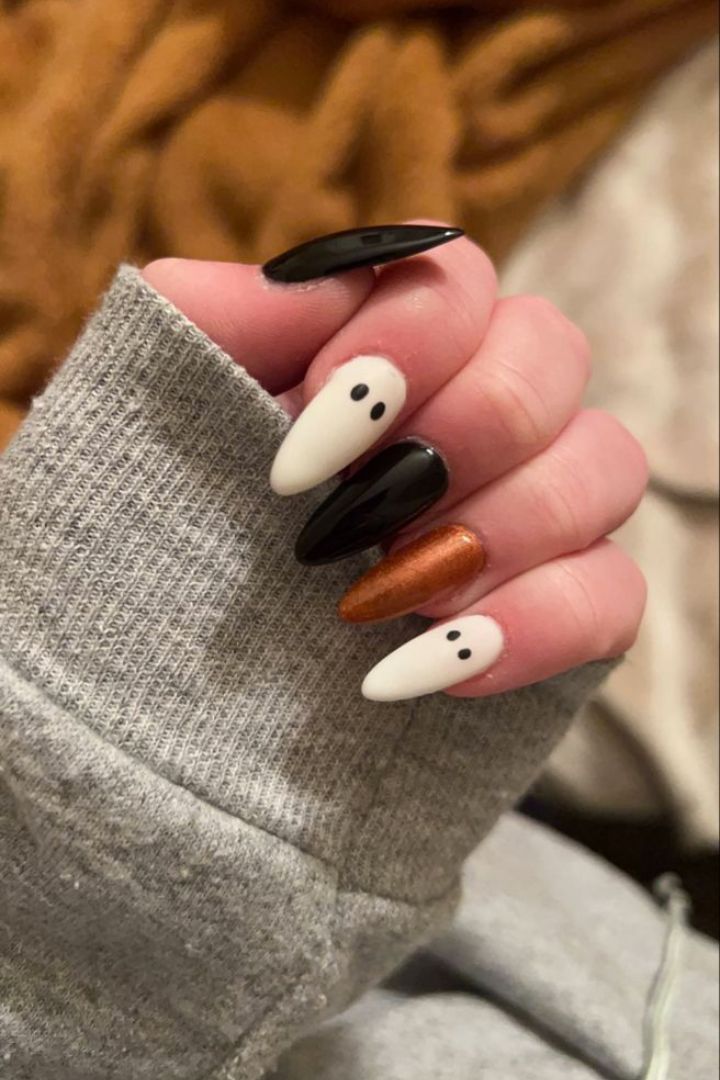 20 Simple and Spooky Halloween Nails