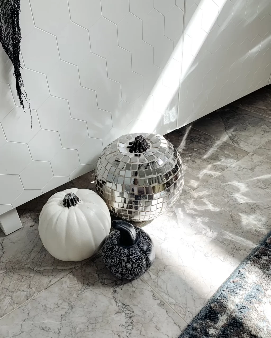 Chic and Modern Halloween Decor Ideas