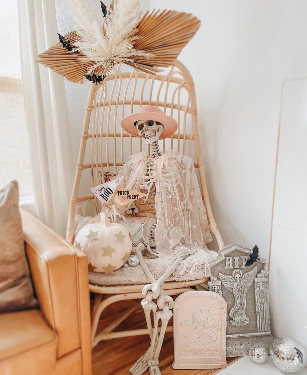 Chic and Modern Halloween Decor Ideas