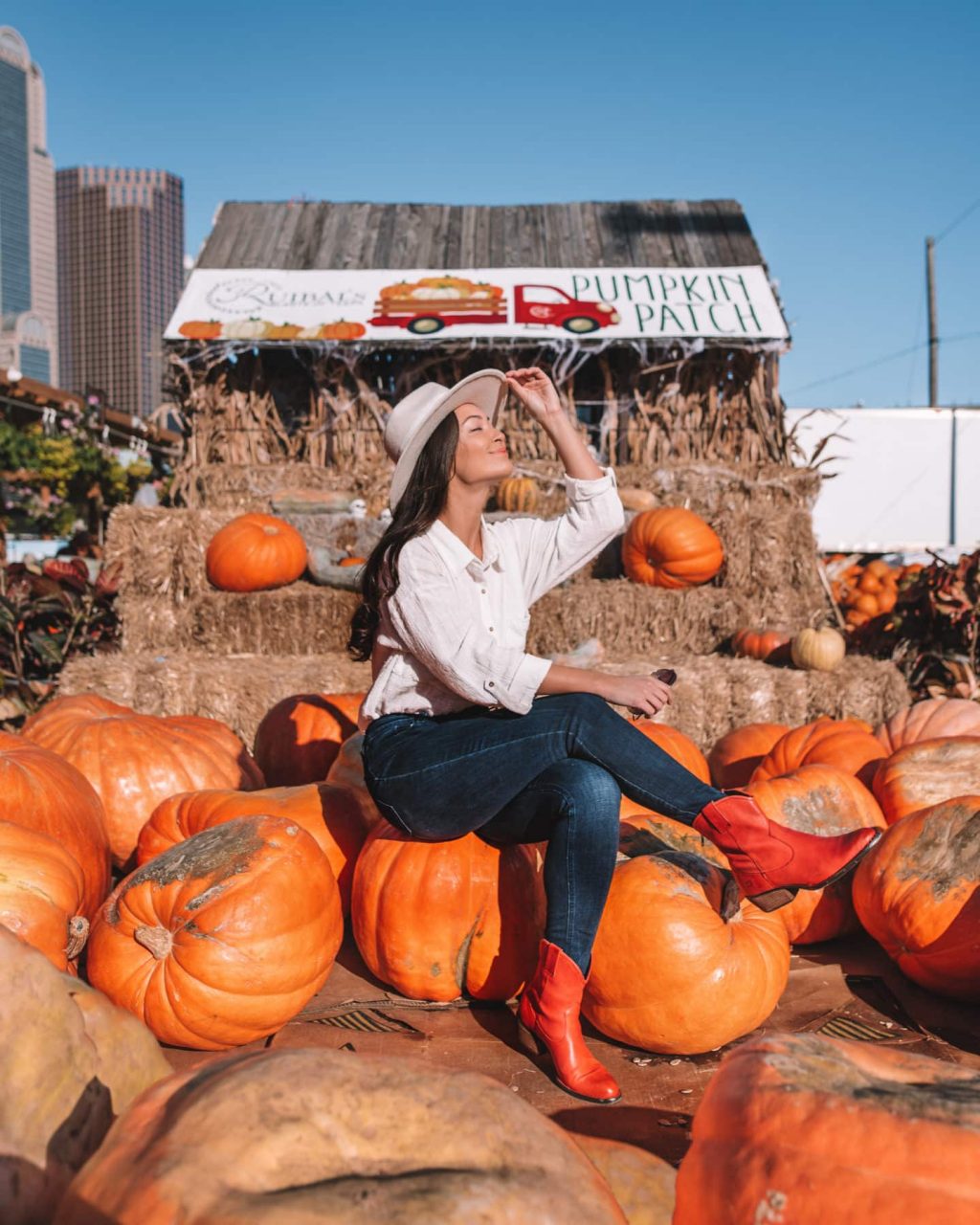 25 Fall Photoshoot Ideas You'll Want To Try