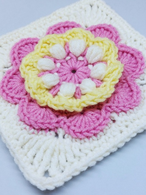 3D Flower Granny Square Pattern Free