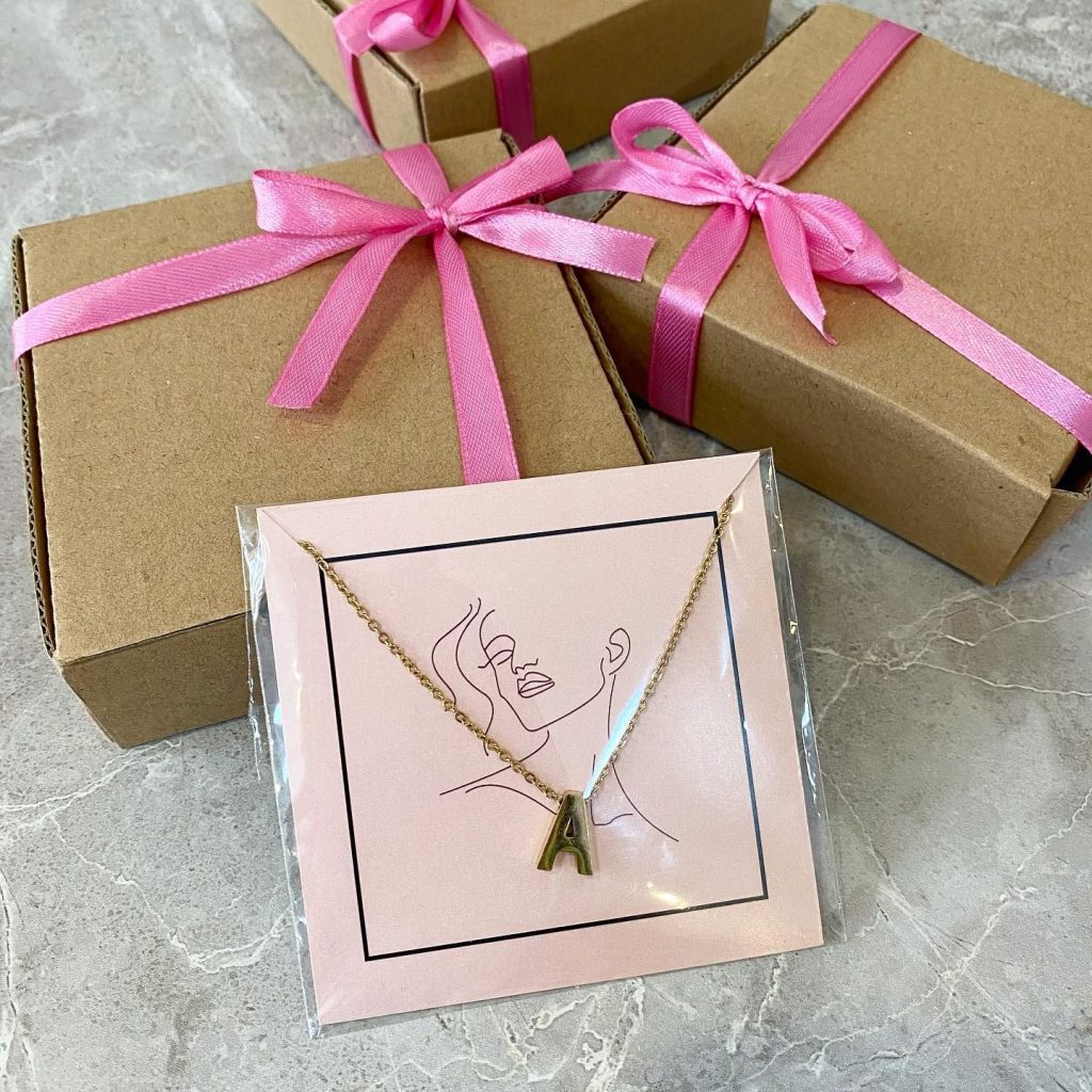 necklace packaging
