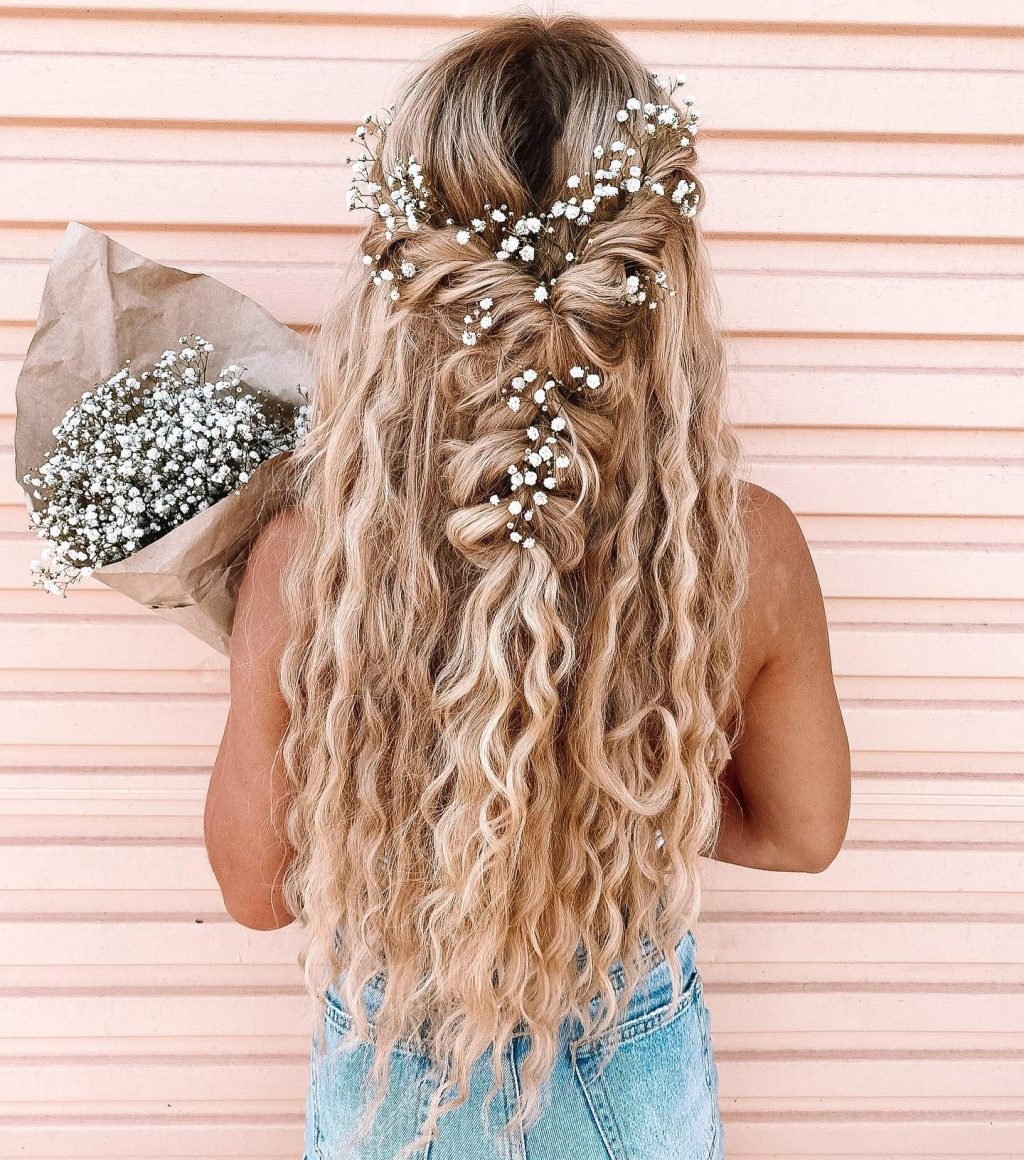 natural wavy hair with baby's breath