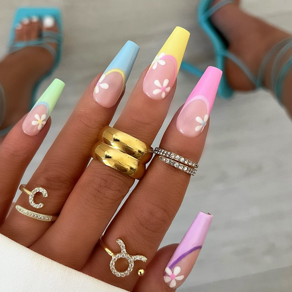 Pastel Daisy Nails